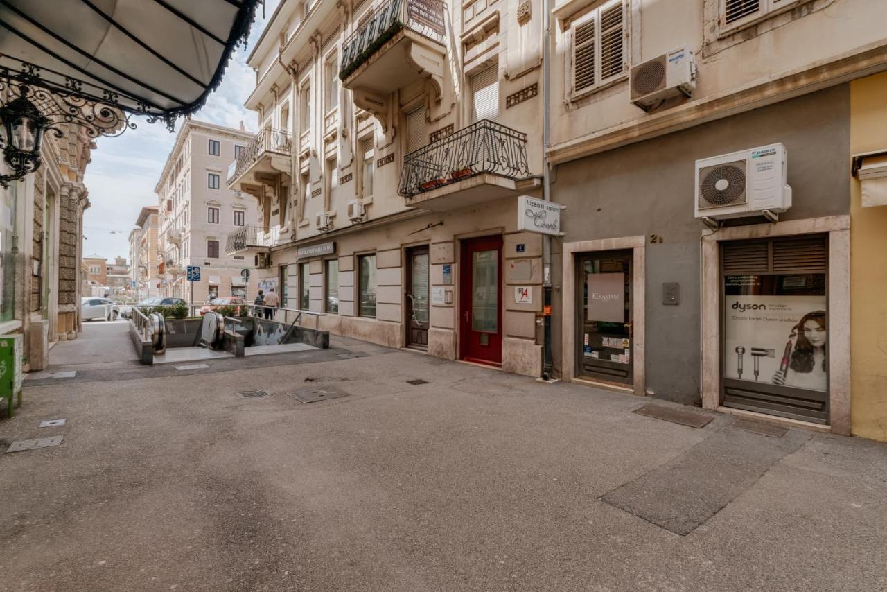 Black & White Apartments Rijeka Exterior foto
